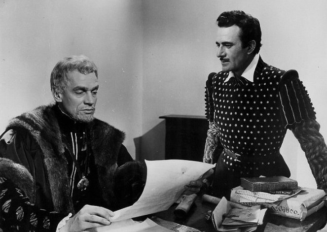 That Lady - Photos - Paul Scofield, Gilbert Roland