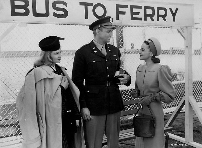 Laivasto pulassa - Kuvat elokuvasta - Sonny Tufts, Olivia de Havilland