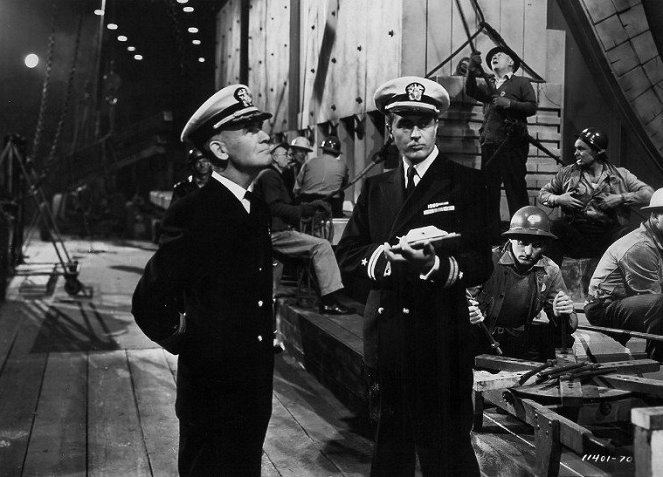 Laivasto pulassa - Kuvat elokuvasta - James Gleason, Ray Milland