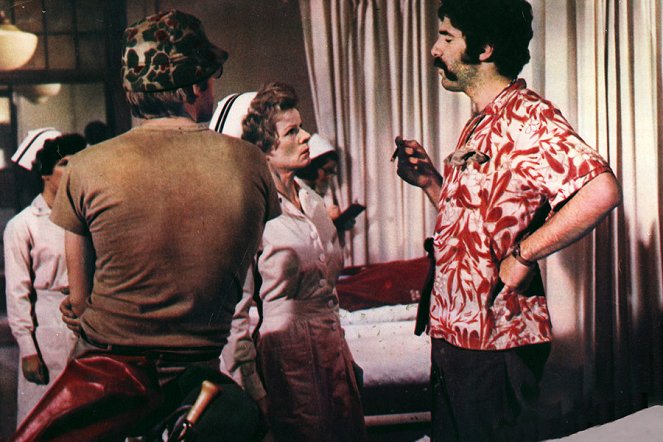 M.A.S.H. - De la película - Cathleen Cordell, Elliott Gould