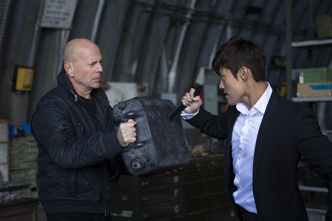 Red 2 - Photos - Bruce Willis, Byeong-heon Lee