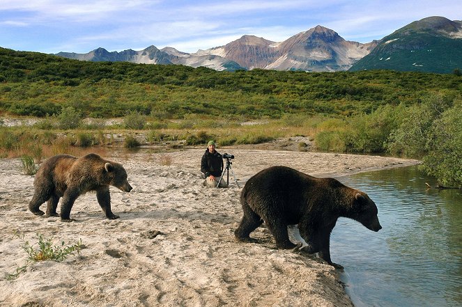 Sám mezi medvědy grizzly s Richardem Terrym - Z filmu