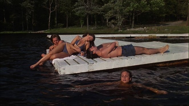 Friday the 13th - Photos - Kevin Bacon, Jeannine Taylor, Mark Nelson, Laurie Bartram