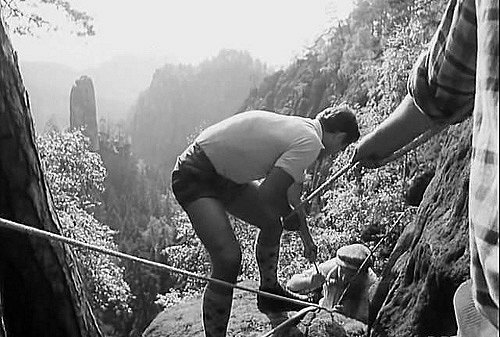 Rudí horolezci - Kuvat elokuvasta