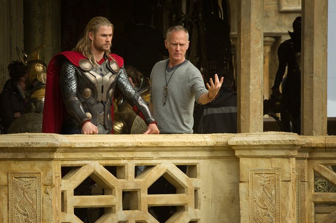 Thor: Temný svet - Z nakrúcania - Chris Hemsworth, Alan Taylor