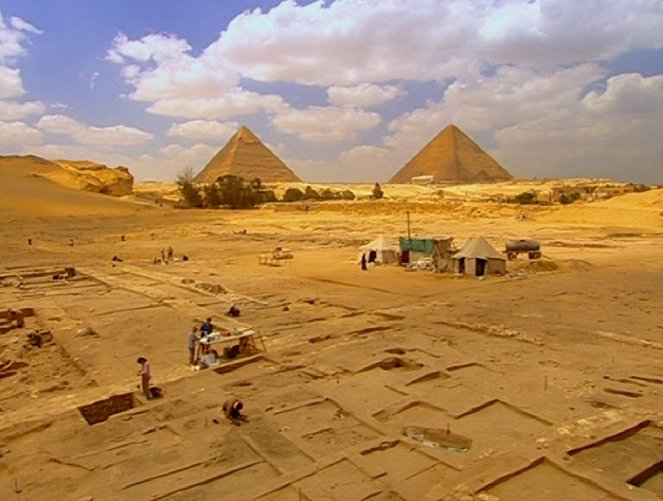 Pyramids: Secret Chambers Revealed - Van film
