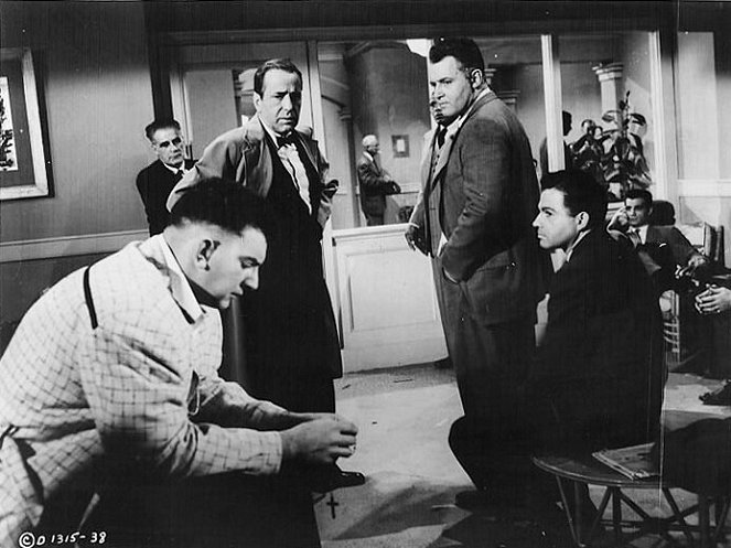 The Harder They Fall - Photos - Mike Lane, Humphrey Bogart, Rod Steiger, Nehemiah Persoff
