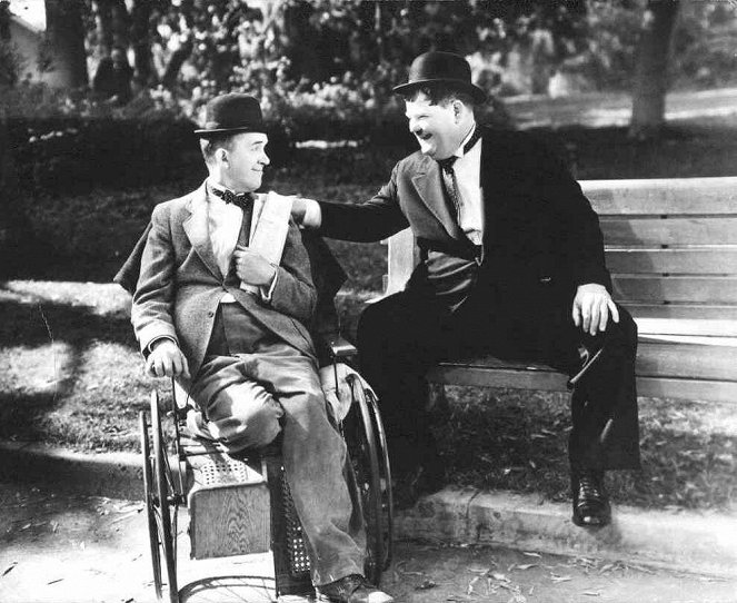 Lange Leitung - Filmfotos - Stan Laurel, Oliver Hardy