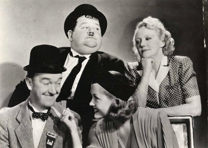 Héroes de tachuela - Promoción - Stan Laurel, Oliver Hardy, Minna Gombell