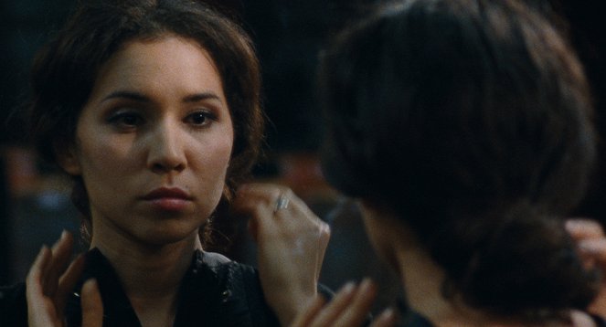 Le Noir (Te) Vous Va Si Bien - Z filmu - Sofiia Manousha