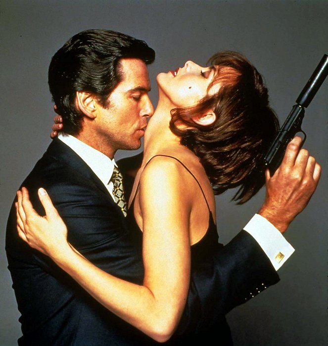 James Bond 007 - GoldenEye - Werbefoto - Pierce Brosnan, Izabella Scorupco