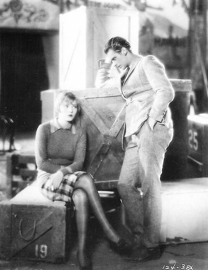 Valloittaja - Kuvat elokuvasta - Dorothy Mackaill, Douglas Fairbanks Jr.