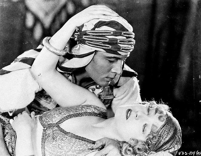 The Son of the Sheik - Van film - Rudolph Valentino, Vilma Bánky