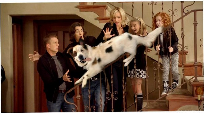 Dog with a Blog - Promoción - Regan Burns, Mick, Blake Michael, Beth Littleford, Genevieve Hannelius, Francesca Capaldi