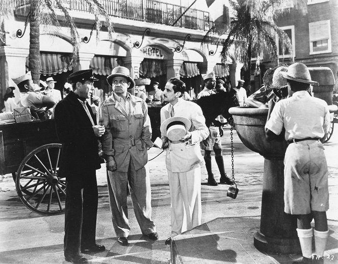 Kirjava satama - Kuvat elokuvasta - Humphrey Bogart, Walter Sande