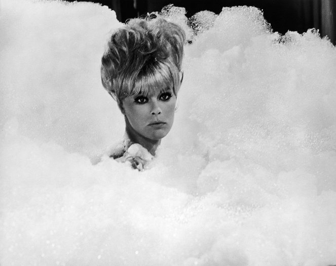 Völlig falsch verbunden! - Filmfotos - Elke Sommer