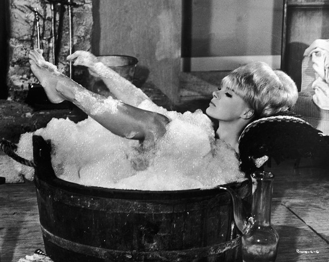 Völlig falsch verbunden! - Filmfotos - Elke Sommer