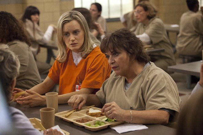 Orange Is the New Black - Season 1 - Tit Punch - Photos - Taylor Schilling, Lin Tucci