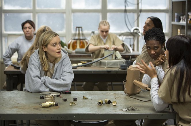 Orange Is the New Black - Imaginary Enemies - Photos - Taylor Schilling, Vicky Jeudy