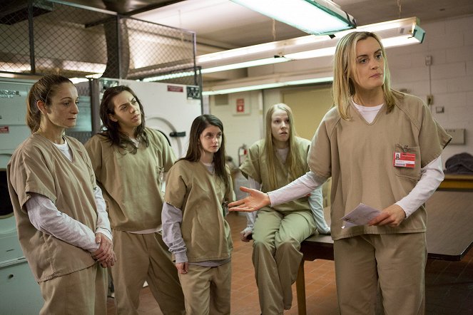 Orange Is the New Black - Fool Me Once - Photos - Emma Myles, Taylor Schilling