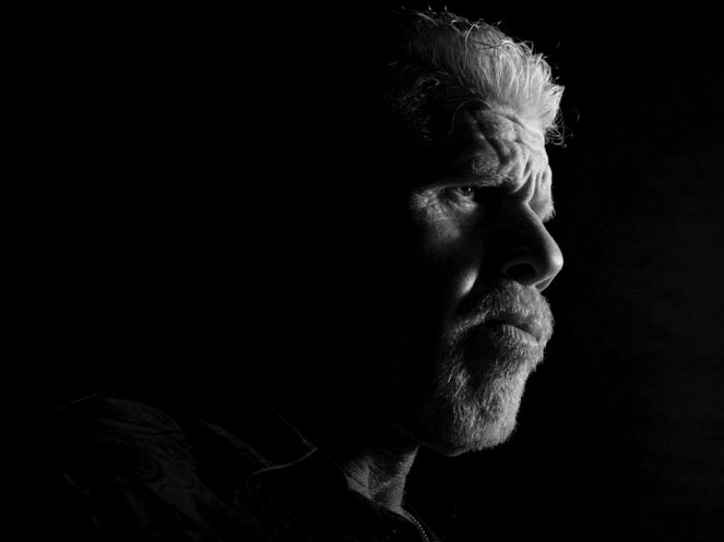 Zákon gangu - Promo - Ron Perlman