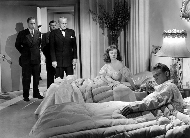 Den Morgen wirst du nicht erleben - Filmfotos - Helena Carter, James Cagney