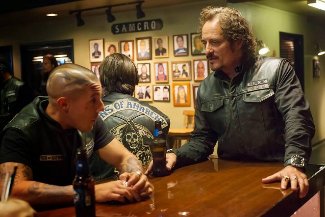 Sons of Anarchy - Photos - Theo Rossi, Kim Coates