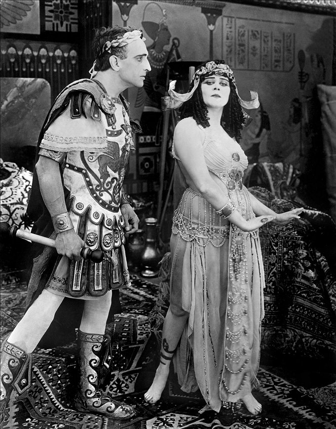 Cleopatra - Filmfotók - Fritz Leiber, Theda Bara