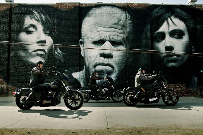 Kemény motorosok - Promóció fotók - Katey Sagal, Ron Perlman, Maggie Siff