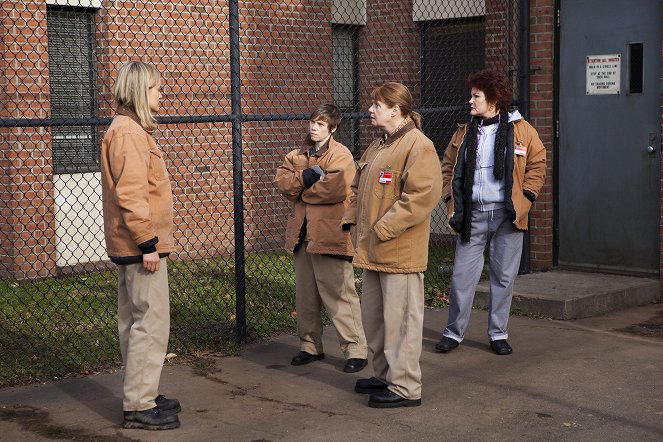 Orange Is the New Black - Season 1 - Filmfotók - Taylor Schilling, Abigail Savage, Annie Golden, Kate Mulgrew