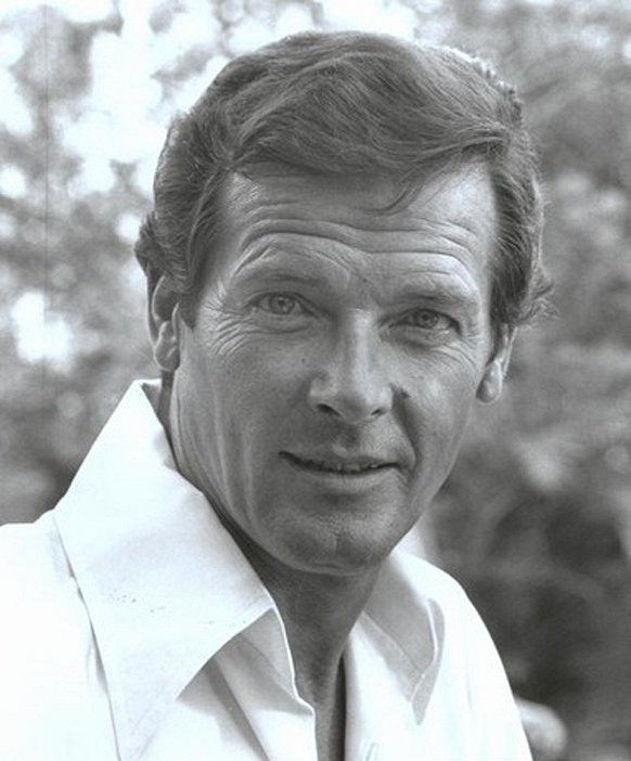 James Bond: Az aranypisztolyos férfi - Forgatási fotók - Roger Moore