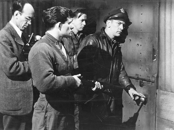The Thing from Another World - Photos - Dewey Martin, Kenneth Tobey