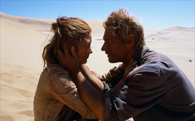 The Trail - Filmfotos - Camille Summers, Julian Sands