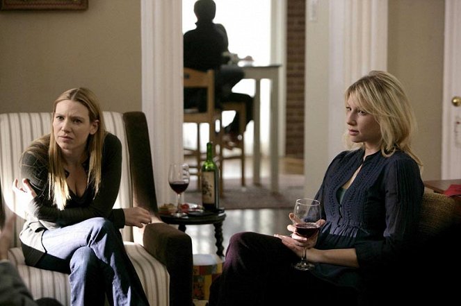 Fringe - Grenzfälle des FBI - Season 1 - Nachtschatten - Filmfotos - Anna Torv, Ari Graynor