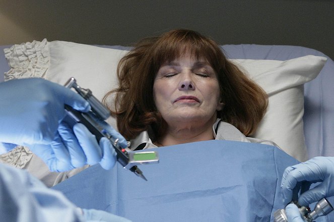 Fringe - Season 1 - There's More Than One of Everything - Photos - Blair Brown