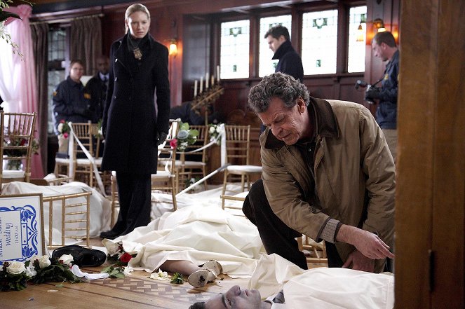 Fringe - Grenzfälle des FBI - Season 2 - Dr. Robert Bischoff - Filmfotos - Anna Torv, John Noble