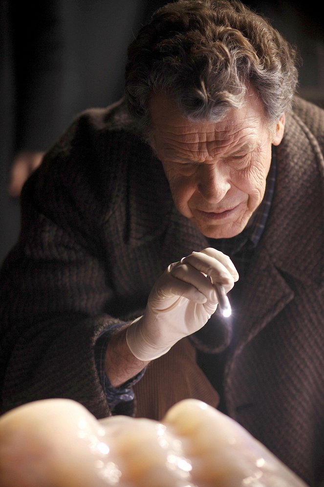 Fringe - The Man from the Other Side - Film - John Noble