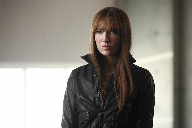 Fringe - Over There: Part 2 - Photos - Anna Torv