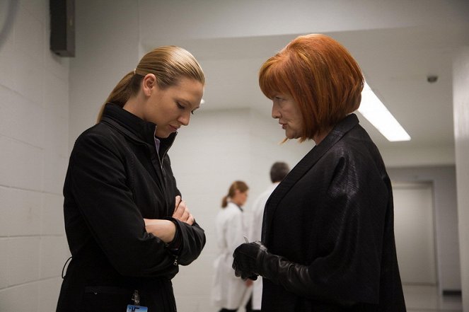 Fringe - Grenzfälle des FBI - Versuchsperson 9 - Filmfotos - Anna Torv, Blair Brown