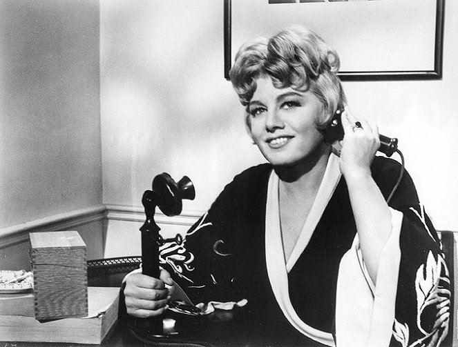 A House Is Not a Home - Van film - Shelley Winters