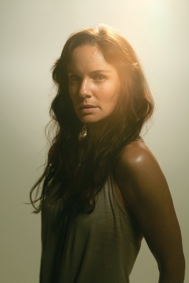 The Walking Dead - Season 2 - Promo - Sarah Wayne Callies