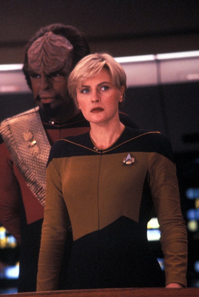 Star Trek: Az új nemzedék - Minden jó, ha jó a vége - Filmfotók - Michael Dorn, Denise Crosby