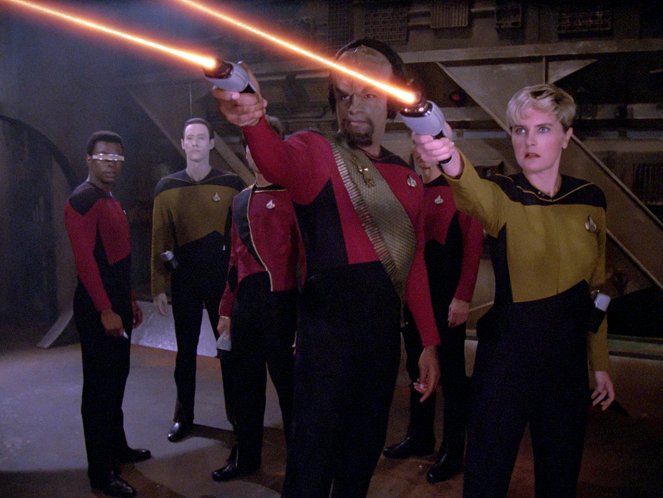 Star Trek: The Next Generation - Season 1 - Too Short a Season - Photos - LeVar Burton, Brent Spiner, Michael Dorn, Denise Crosby