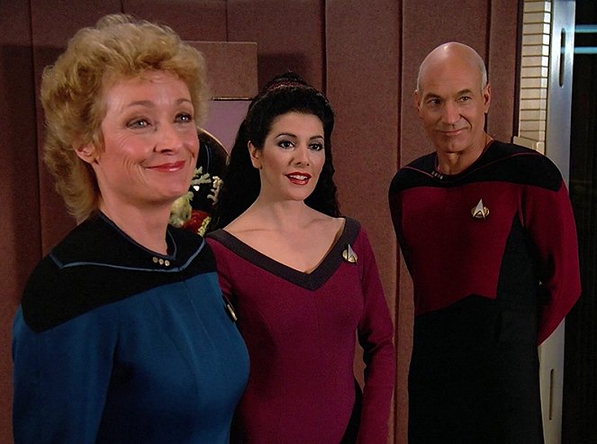 Star Trek: Az új nemzedék - Up the Long Ladder - Filmfotók - Diana Muldaur, Marina Sirtis, Patrick Stewart