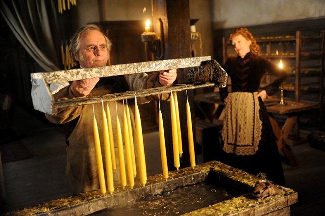 Christmas Candle - Das Licht der Weihnacht - Filmfotos - Sylvester McCoy, Lesley Manville