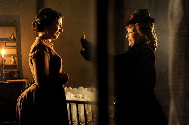 The Christmas Candle - Do filme - Lesley Manville