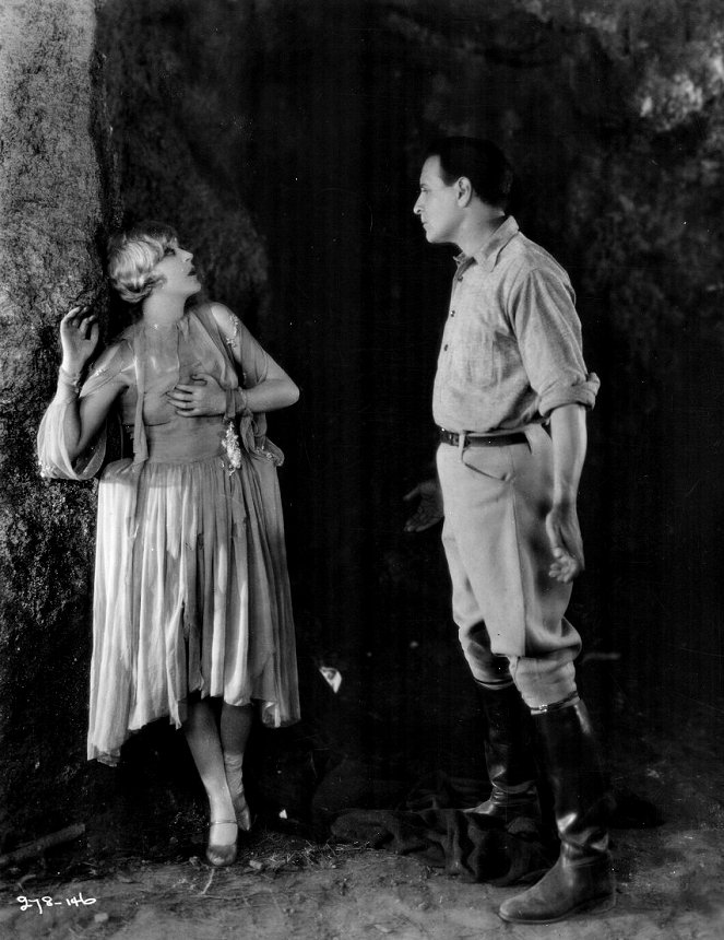 Altars of Desire - De la película - Mae Murray, Conway Tearle