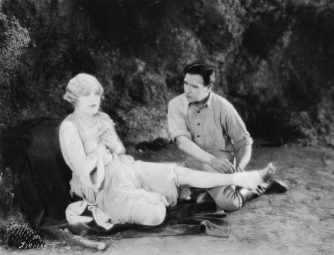 Altars of Desire - De la película - Mae Murray, Conway Tearle