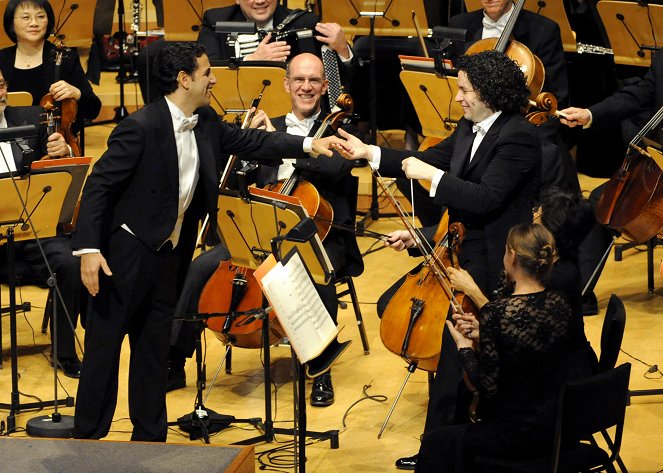 Gustavo Dudamel dirigiert das Los Angeles Philharmonic Orchestra - Filmfotos - Juan Diego Flórez, Gustavo Dudamel
