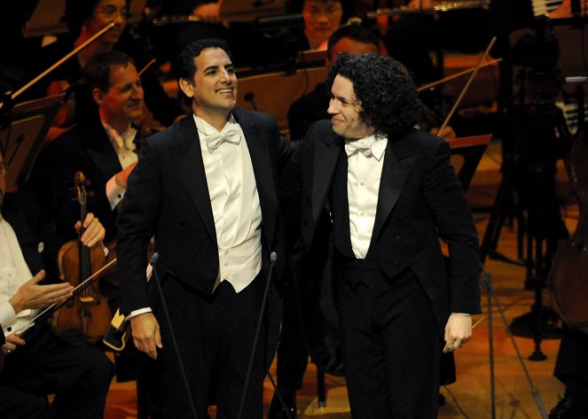 Gustavo Dudamel dirigiert das Los Angeles Philharmonic Orchestra - Filmfotos - Juan Diego Flórez, Gustavo Dudamel